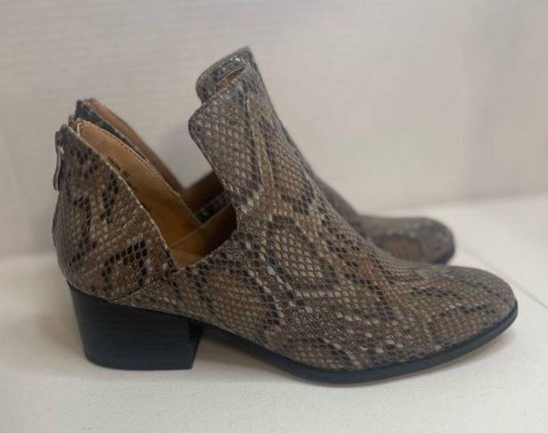 Andrew Geller  Friona Snakeskin Print Booties Size 9