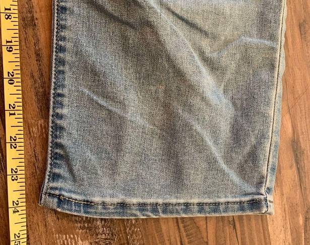 Levi’s Levi's Jeans Capri Mid Rise Light Wash Women's Size 29