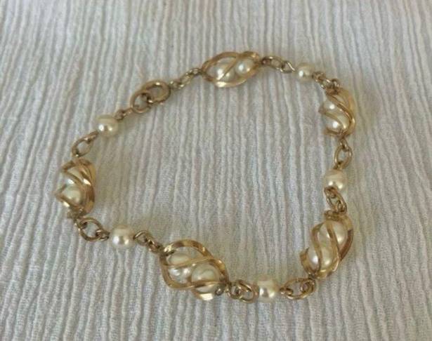 Vintage “Cherie“ Pearl Bracelet Gold Tone Swirl Elegant Classic Minimal Pearlcore