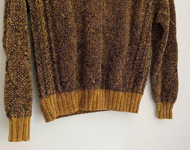 T Tahari Women’s Crewneck Knit Sweater in Mustard Yellow and Black Size Medium