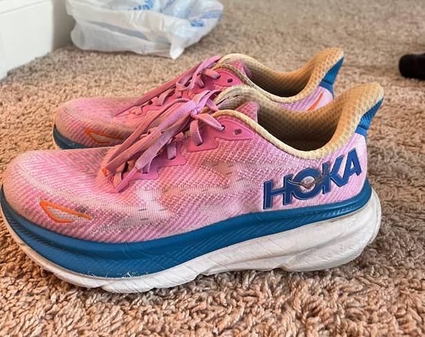 Hoka Pink  Clifton 9s