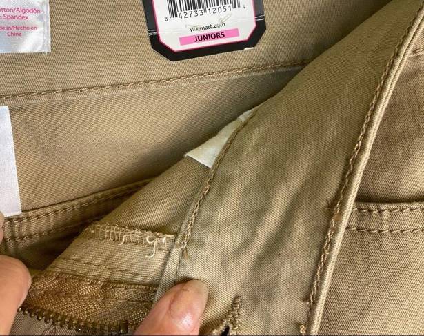 No Bo  Juniors (women’s) Beige Khaki Shorts NEW size 15