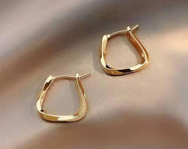 Geometric square gold hoop earrings for women