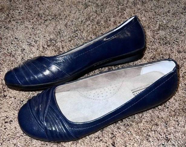 Cliffs by White Mountain Flat Womens Size 7 M Navy Blue Excellent Condition