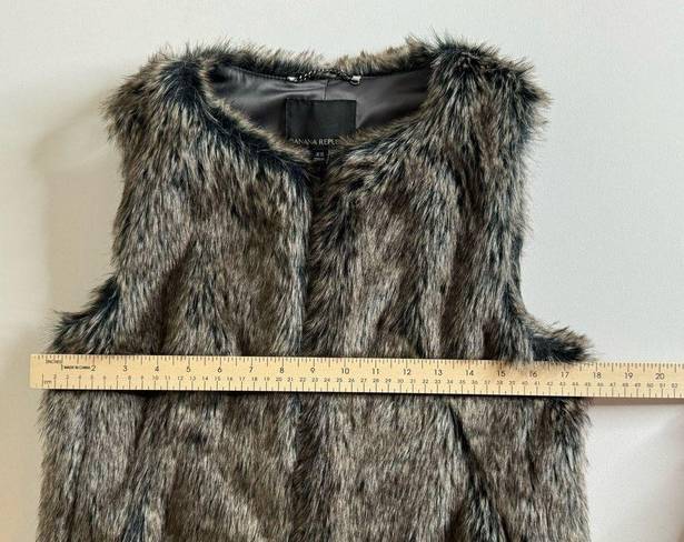 Banana Republic  Grey Faux Fur Vest in Smoky Grey Size X-Small