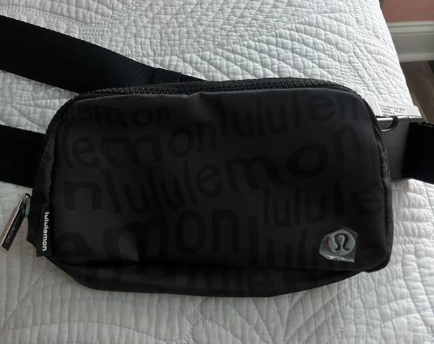 Lululemon Everywhere Belt Bag