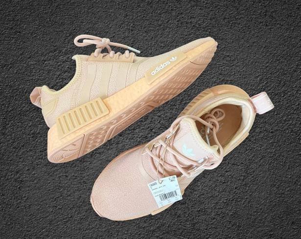 Adidas NIB  NMD R1 Halo Blush