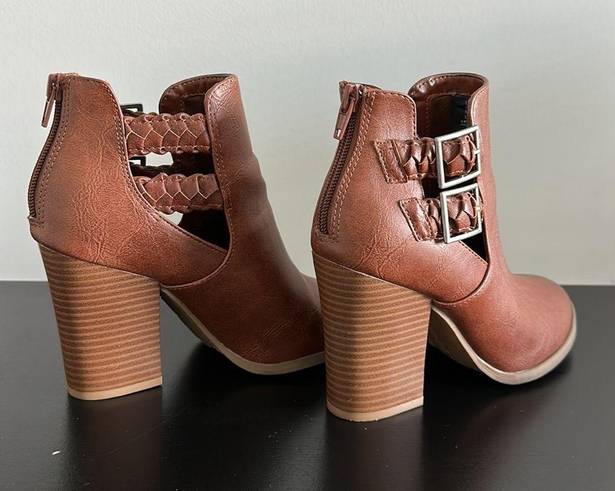 American Eagle  Tan Booties Sz 6.5