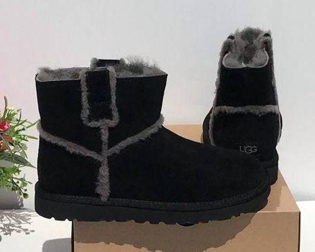 UGG Classic Mini Spill Seam Black Size 7 - $135 New With Tags - From  Awuraposh