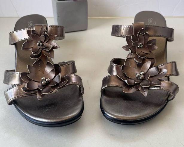 sbicca  of Colifornia Goldie Metallic Strappy Heeled Sandals Size 7.5W Flowers