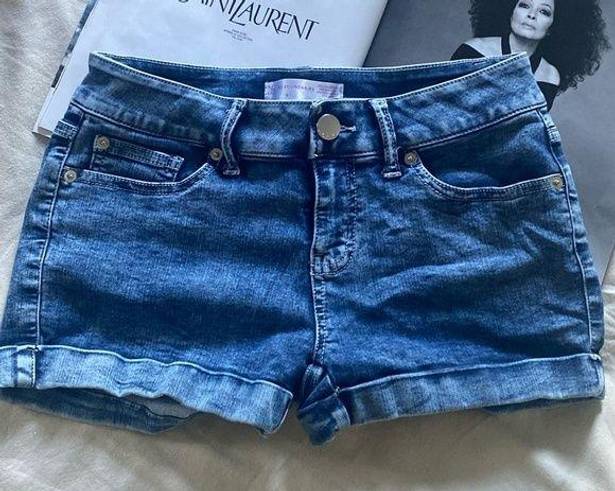 No Bo  Shorts cuffed mid rise back pockets size 9 juniors 8 ladies