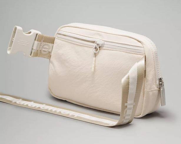 Lululemon Everywhere Belt Bag 1L Wordmark White Opal