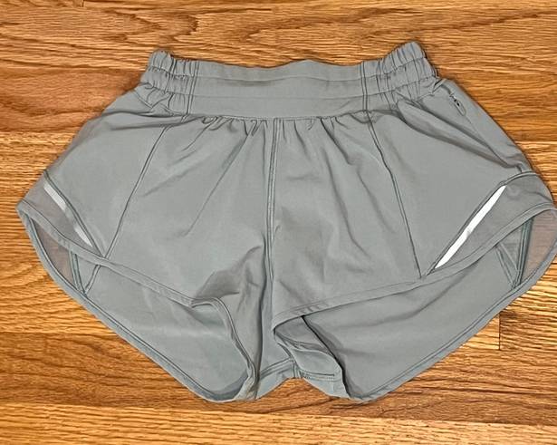 Lululemon Hotty Hot Low-Rise Lined Short 2.5