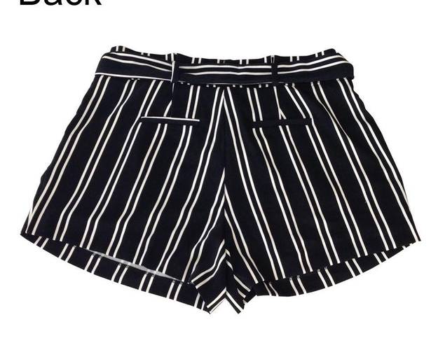 Torrid ‎ B&W Striped Tie Front Shorts