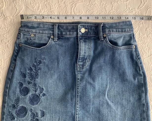 Talbots Petite Embroidered Floral Detail A-Line Medium Wash Denim Jean Skirt