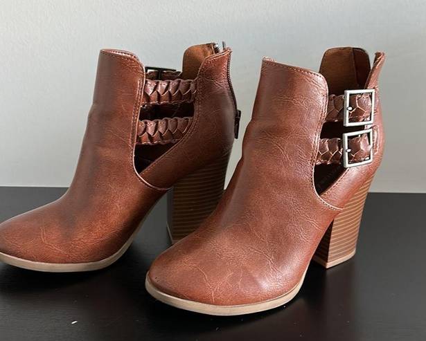 American Eagle  Tan Booties Sz 6.5