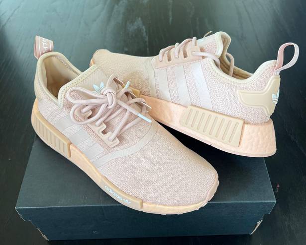 Adidas NIB  NMD R1 Halo Blush