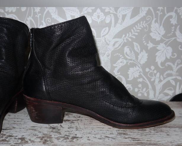 Isola Sancia Perforated Leather Zip-Up Ankle Booties Sz 9