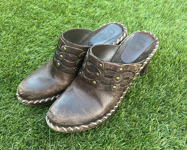 Frye Charlotte chocolate brown leather studded slip on wedge mules 7