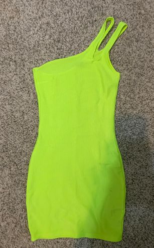 Divided neon yellow body on dress