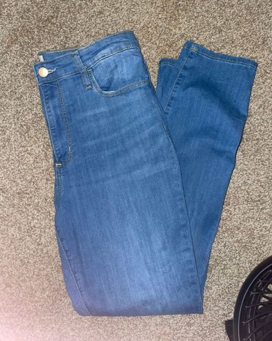 Universal Threads Jeans Size 10 - $16 (36% Off Retail) - From Jenna