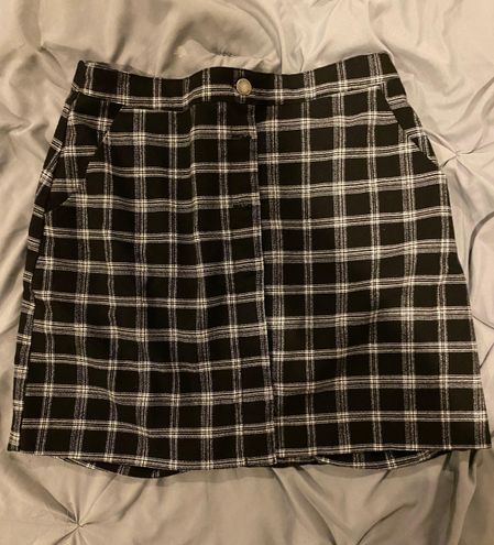 Hollister Black & White Checkered Skirt Size M - $11 - From makayla