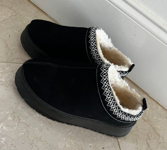 SheIn Slippers Black Size 8.5 - $20 (33% Off Retail) - From Clarissa