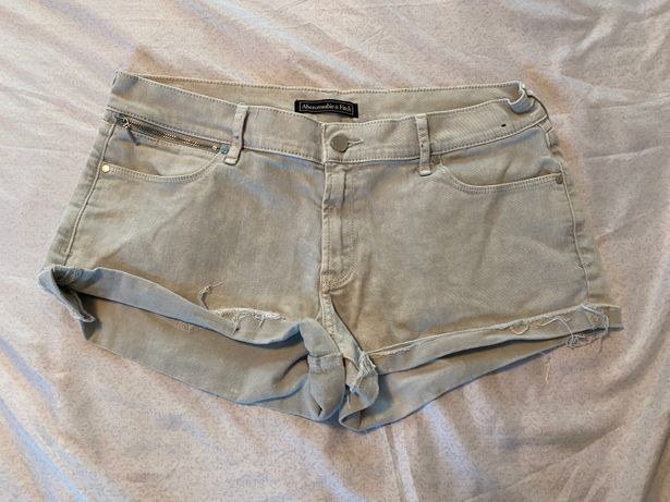 Abercrombie & Fitch Jean shorts with zippers on pockets