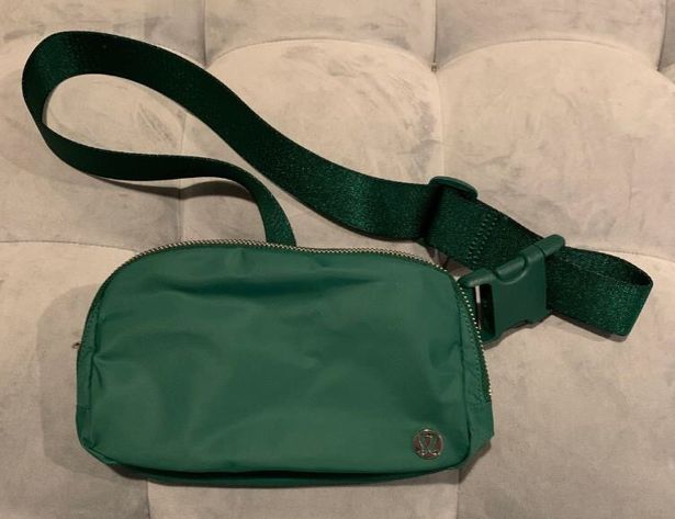 Lululemon Everywhere Belt Bag - Everglade Green (First Release