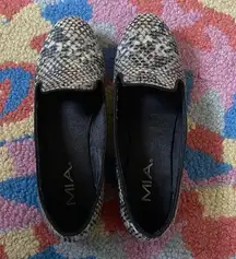 Mia size 8.5 flats