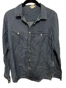 Levi’s long sleeve button down denim shirt size small