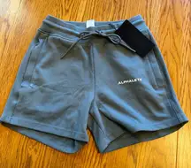 Alphalete Women's Essential Core Shorts 4" Concrete Gray NWT‎ small