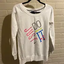 Nike sweatshirt just do it made to look 90’s xs woman’s
