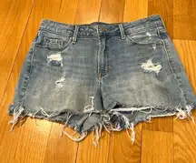 Old navy women’s distressed high rise jean shorts size 6 .
