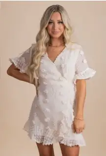 Bella Ella Off White Faux Wrap Short Sleeve Dress Size Small EUC