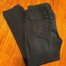 EUC Chico’s Platinum Jeans in Dark Wash with jegging style.