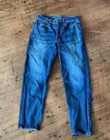 American Eagle Vintage hi-rise relaxed distressed size 6 jeans