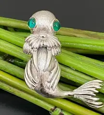 Vintage MONET Signed Silver-tone Walrus Seal Green Cabochon Eyes Brooch 20g