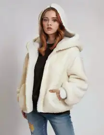 Urban Outfitters Oversized M/L Hooded Open Fluffy Sweater Jacket