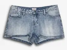 Size 13 Vintage Y2K No Boundaries Lightwash Denim Jean Shorts