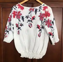 Kindred Embroidered Pullover Top Shirt Blouse White Floral Medium