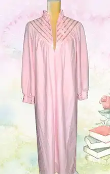 Very pretty quality thick warm pink zip up robe! New