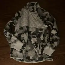 Kyodan women’s Gray white quilted camo Patterned fleece Pullover