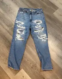 American Eagle  Mom Jeans Size 12 destroyed womens