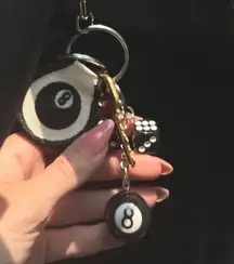 8 Ball Keychain 