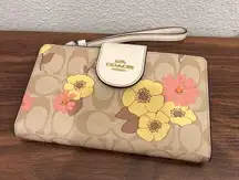 Coach  Phone Wallet In Signature Canvas With Floral Cluster Print ch720