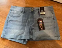 No Boundaries Size 13 Denim Shorts
