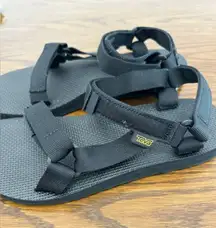 NWOT Teva sandals