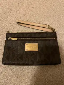 Wristlet