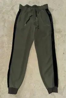 Lululemon Womens‎ On the Fly Jogger Velvet Trim Dark Olive  Black	size 4